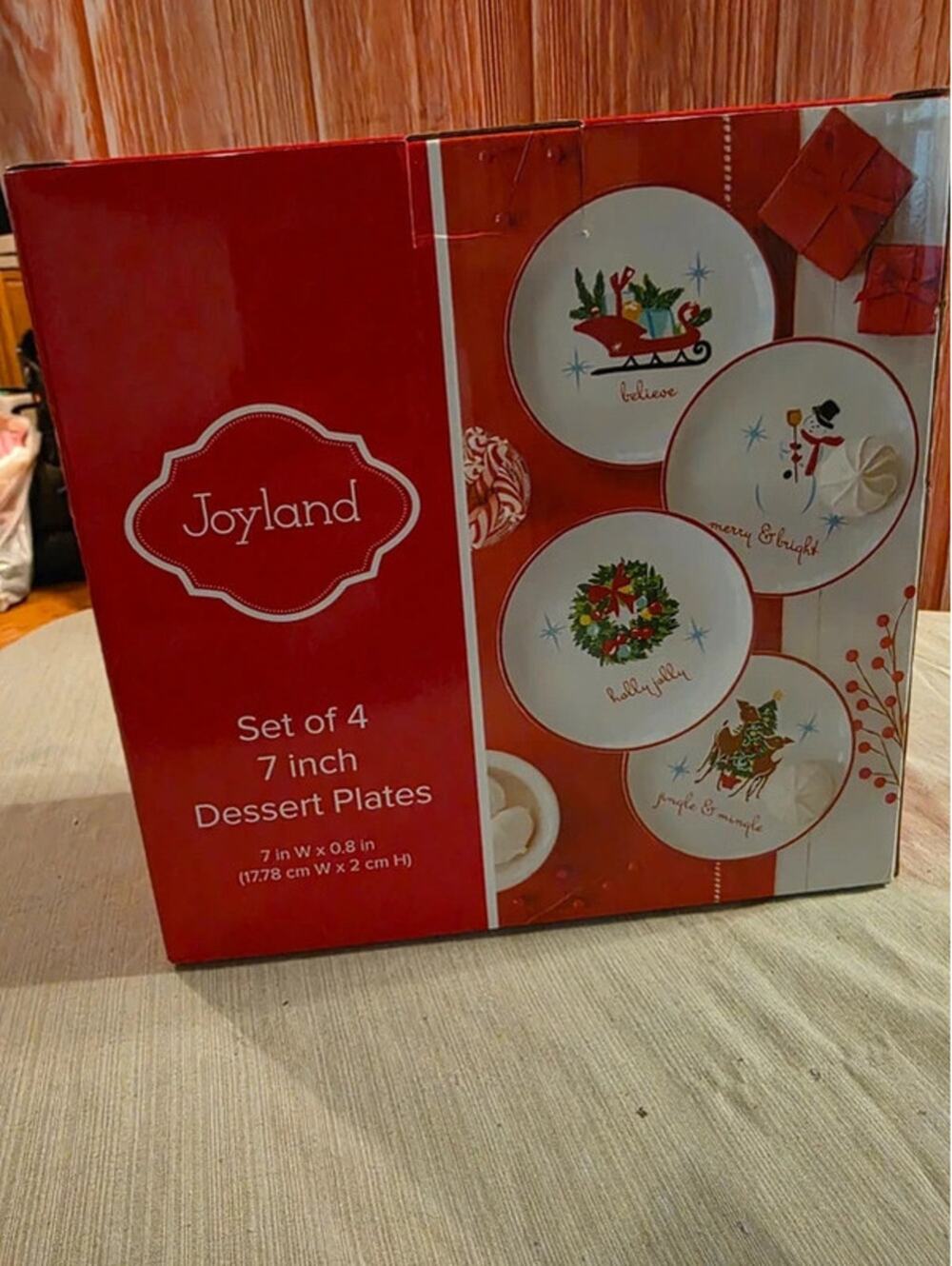 New NIB Joyland Retro MCM Christmas 7" Dessert Plates (Set of 4)